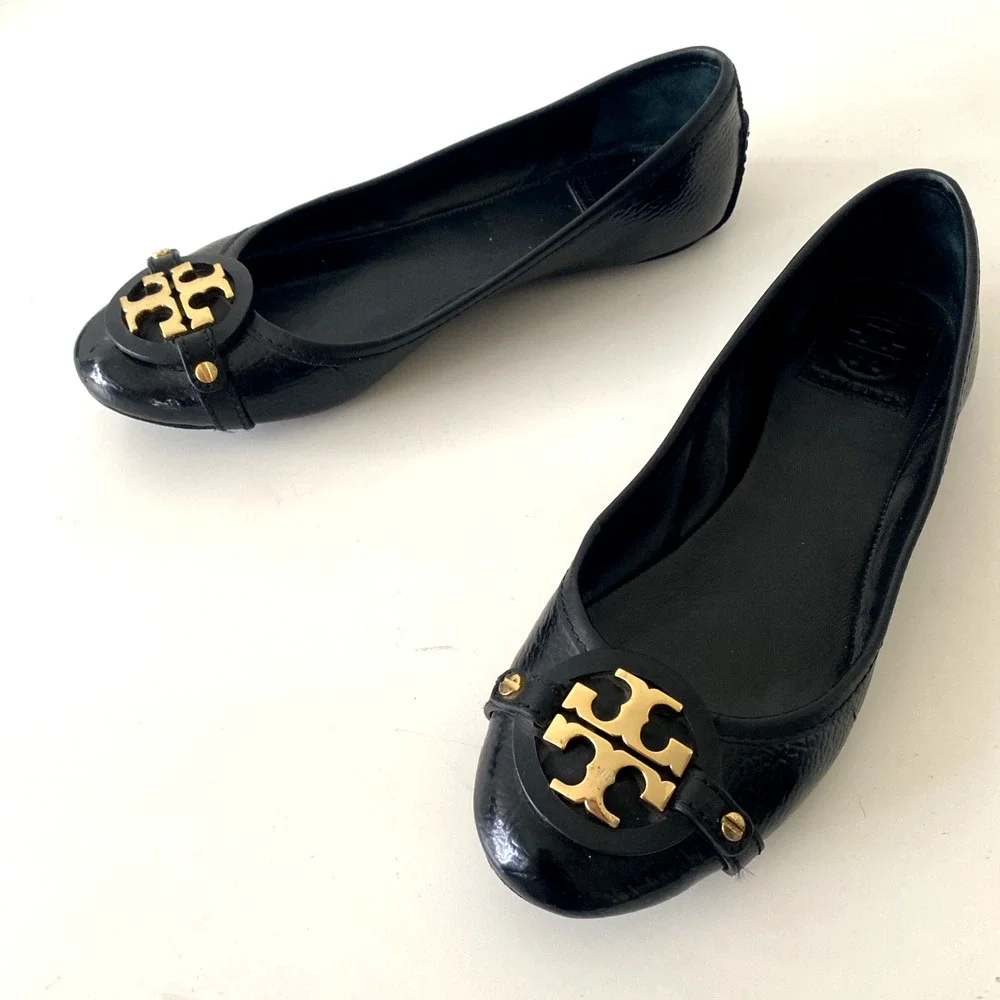 TORY BURCH Aaden Ballet Flat Black Patent Leather Gold Logo Slip On Round Toe 8